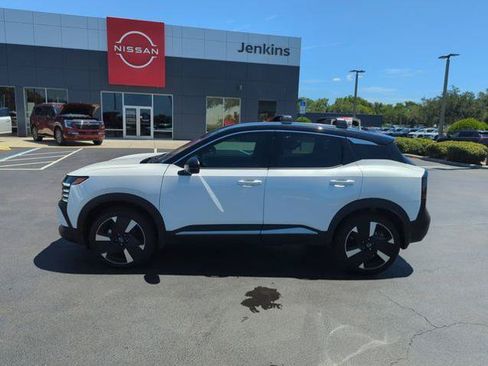 Certified 2025 Nissan Kicks SR FWD image 11