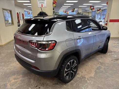 Used 2022 Jeep Compass Limited w/ Sun and Sound Group image 11