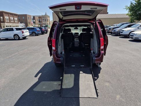 Used 2018 Dodge Grand Caravan SXT FWD image 32