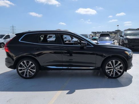 Used 2023 Volvo XC60 B6 Ultimate w/ Protection Package Premier image 4