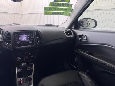 Used 2018 Jeep Compass Latitude w/ Safe & Security Group FWD image 16