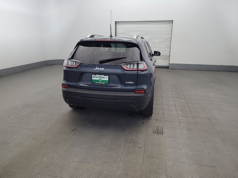 Used 2019 Jeep Cherokee Latitude w/ Popular Appearance Group FWD image 7