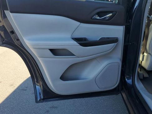 Used 2018 GMC Acadia SLT image 10