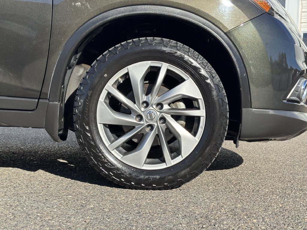Used 2015 Nissan Rogue SL w/ SL Premium Package AWD/4WD image 9