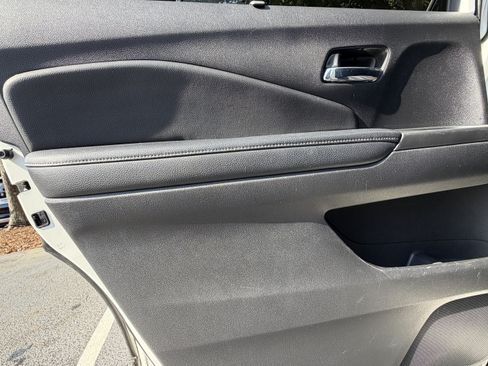 Used 2019 Honda Pilot Touring image 30