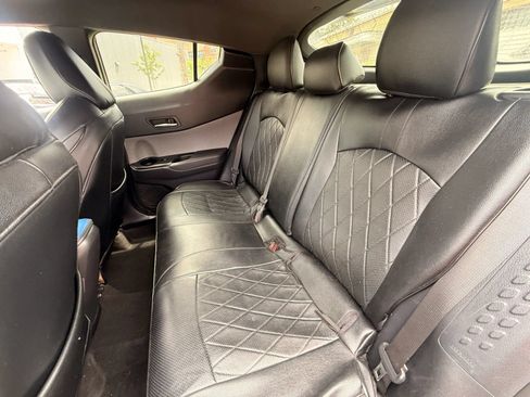 Used 2019 Toyota C-HR XLE FWD image 26