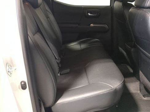 Used 2021 Toyota Tacoma Limited image 32