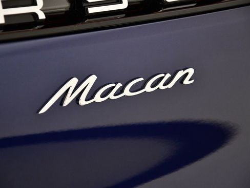 Used 2025 Porsche Macan image 11