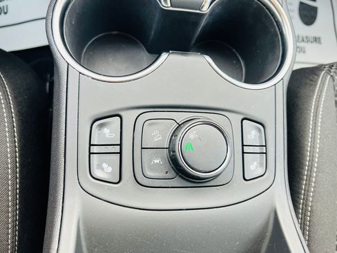 Used 2024 GMC Terrain SLE w/ Driver Convenience Package image 26