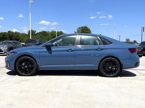 New 2025 Volkswagen Jetta SE image 4