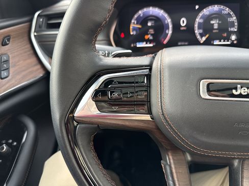 Used 2022 Jeep Grand Cherokee L Summit w/ Advanced Protech Group IV image 16