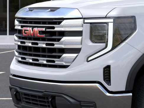 New 2026 GMC Sierra 1500 SLE image 13