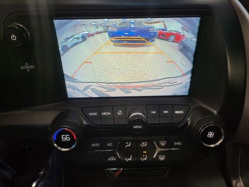 Used 2018 Chevrolet Corvette Stingray Coupe w/ Carbon Flash Badge Package image 28