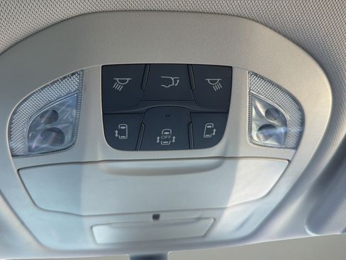Used 2023 Chrysler Pacifica Touring-L FWD image 24