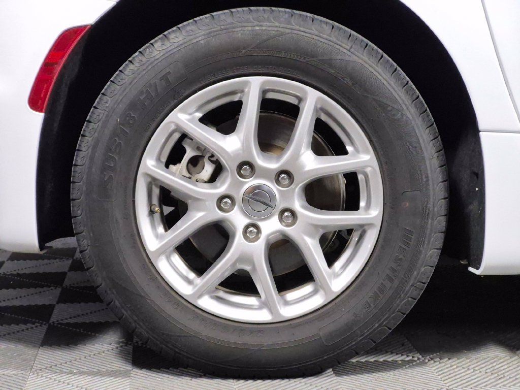 Used 2024 Chrysler Pacifica Touring-L FWD image 28