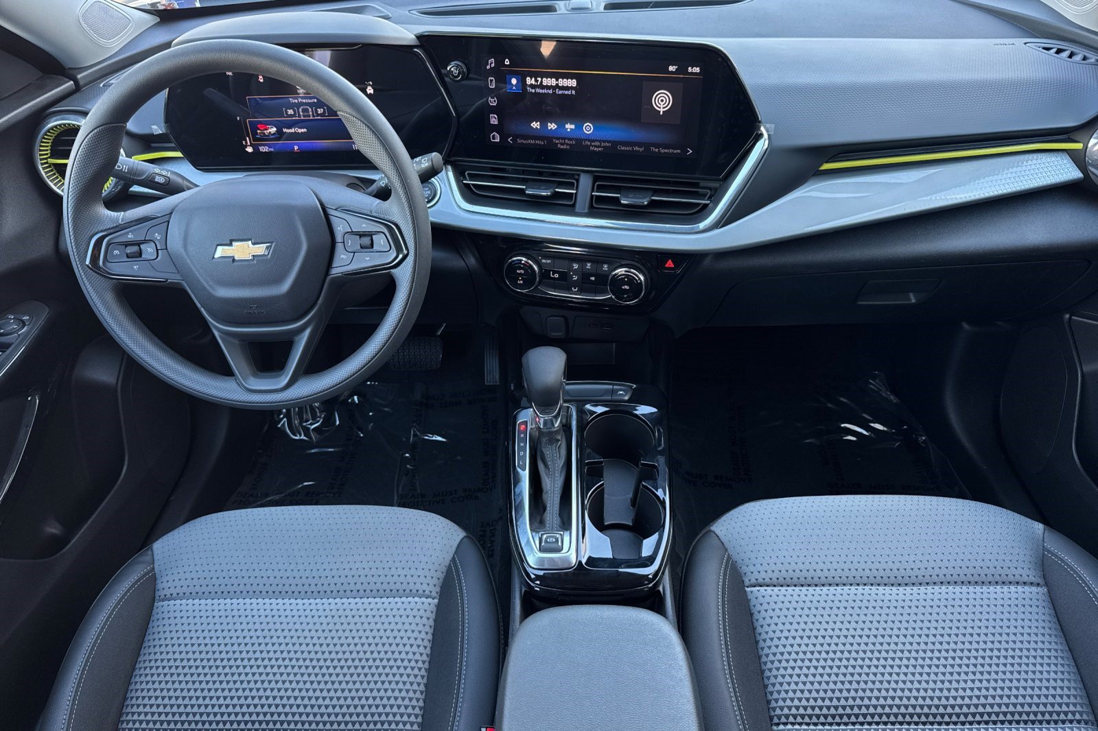 Used 2025 Chevrolet Trax LT FWD image 16