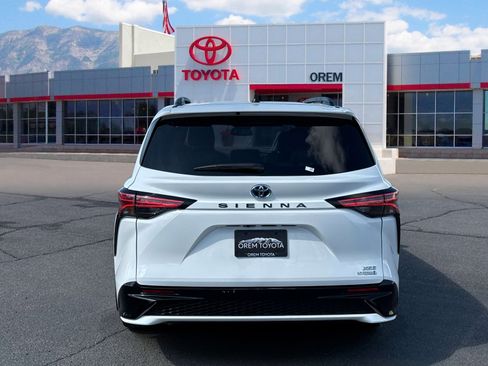 Used 2024 Toyota Sienna XSE FWD image 4