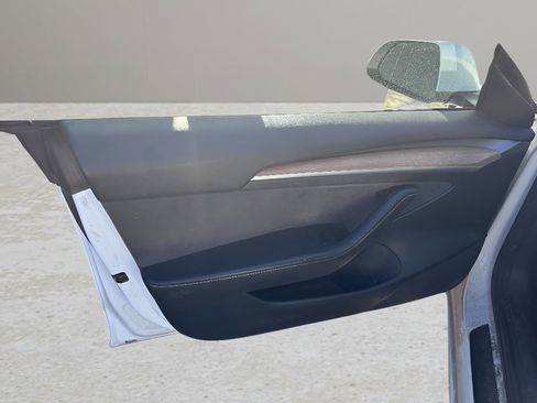 Used 2021 Tesla Model 3 Standard Range Plus image 10