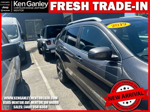 Used 2019 Jeep Cherokee Limited AWD/4WD image 12