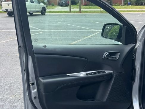 Used 2018 Dodge Journey SE w/ Popular Equipment Group FWD image 15