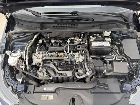 Used 2025 Toyota Corolla LE FWD image 2