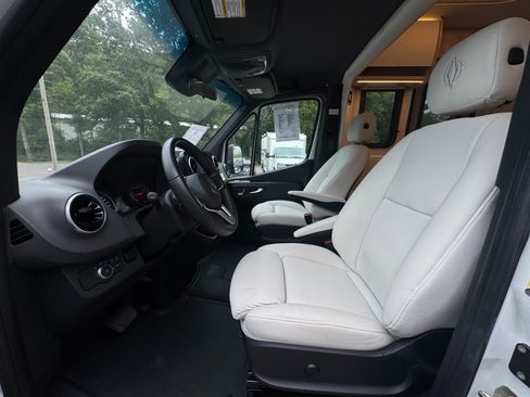 Used 2020 Mercedes-Benz Sprinter 3500 image 9