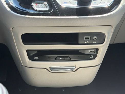 Used 2017 Chrysler Pacifica Touring-L Plus FWD image 20