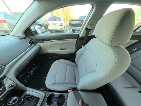 Used 2017 Hyundai Elantra SE FWD image 26