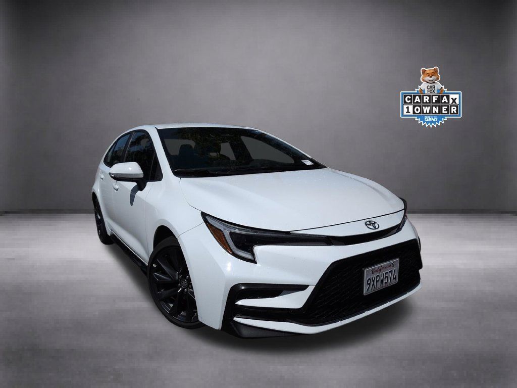 Used 2026 Toyota Corolla SE FWD image 2