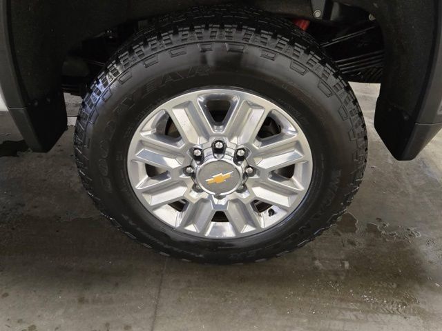 Used 2025 Chevrolet Silverado 3500 High Country w/ Technology Package AWD/4WD image 6