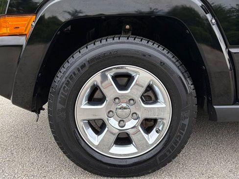 Used 2006 Jeep Commander Limited AWD/4WD image 28