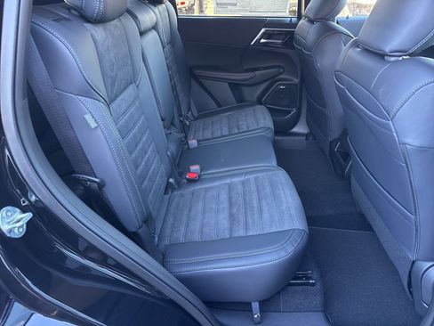 New 2025 Mitsubishi Outlander SE image 26