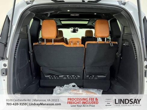New 2026 Chrysler Pacifica Pinnacle w/ Trailer Tow Group AWD/4WD image 9