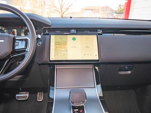 Used 2025 Land Rover Range Rover Velar Dynamic SE image 22