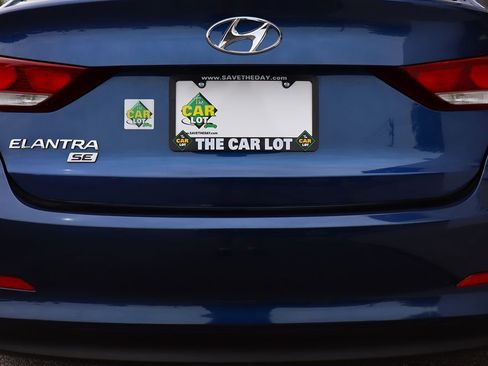 Used 2017 Hyundai Elantra SE FWD image 21