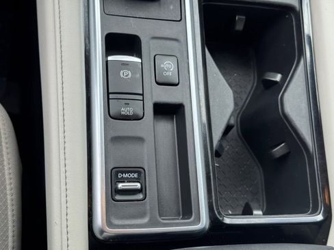 Certified 2022 Nissan Pathfinder SV image 31