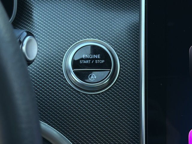 Used 2025 Mercedes-Benz C 300 4MATIC Sedan image 25