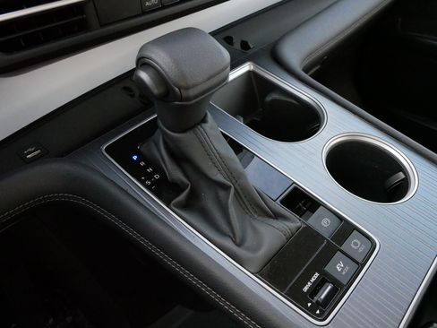 Used 2025 Toyota Sienna LE image 24