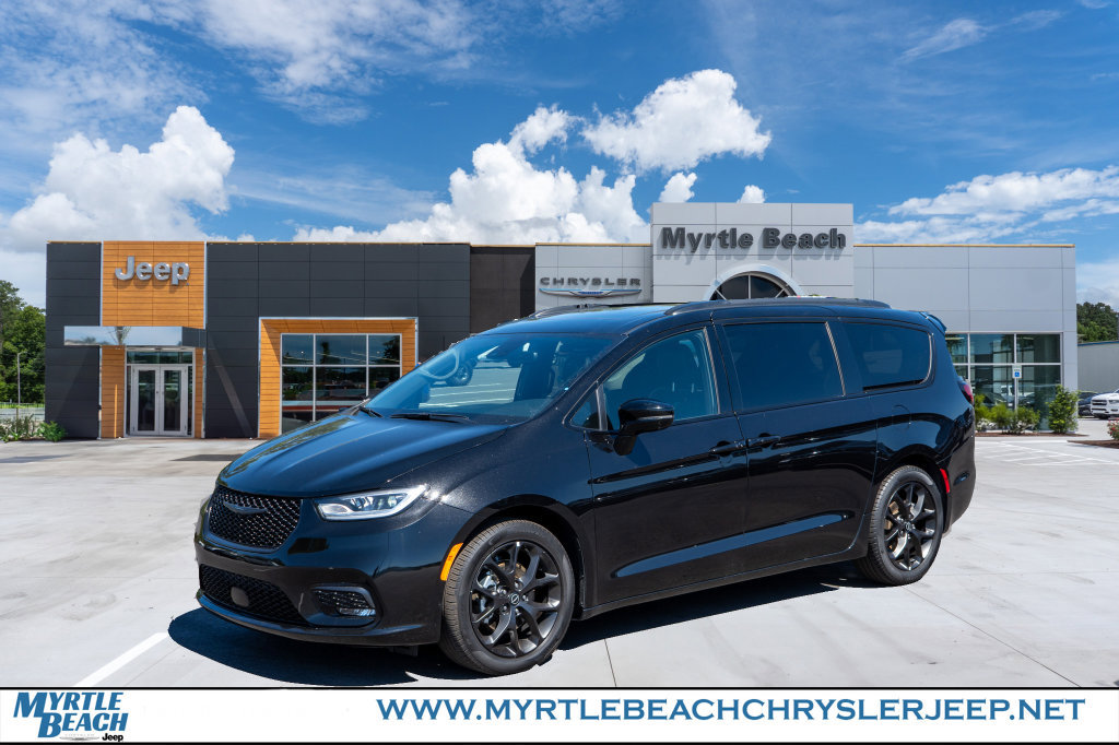 Certified 2026 Chrysler Pacifica Limited w/ S Appearance Package FWD image 1