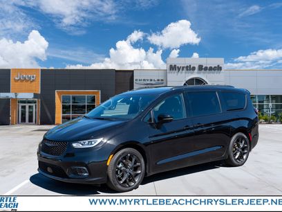 Certified 2026 Chrysler Pacifica Limited w/ S Appearance Package