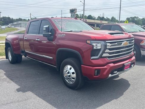 Used 2024 Chevrolet Silverado 3500 High Country w/ High Country Premium Package AWD/4WD image 5