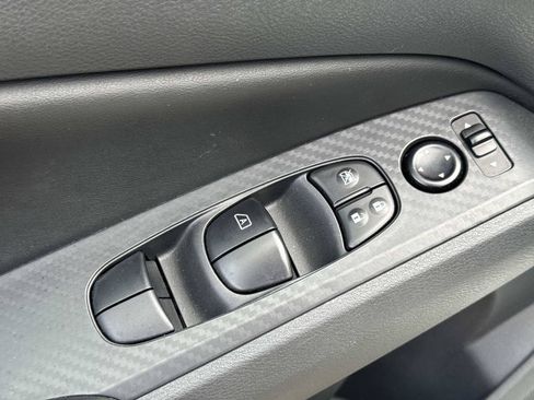 Used 2025 Nissan Altima 2.5 SV FWD image 18