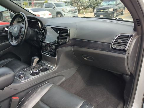 Used 2020 Jeep Grand Cherokee Overland AWD/4WD image 31