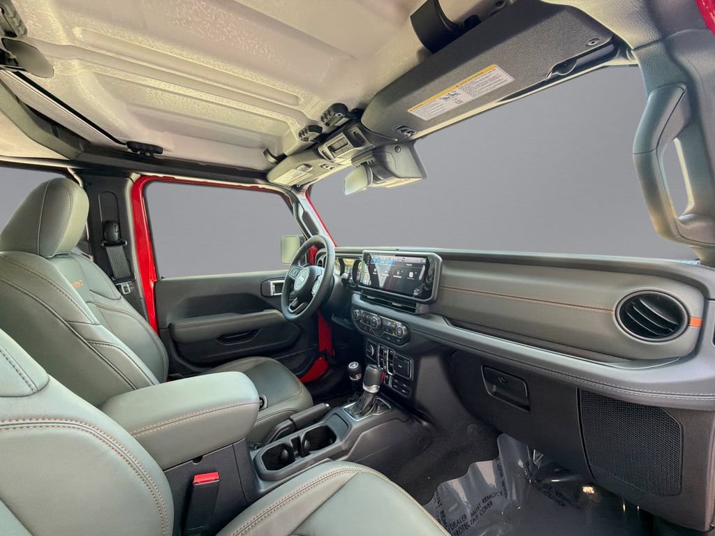 Used 2025 Jeep Gladiator Mojave w/ Convenience Group AWD/4WD image 15