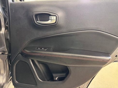 Used 2018 Jeep Compass Trailhawk w/ Cold Weather Group AWD/4WD image 29
