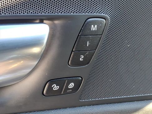 Used 2025 Volvo XC60 B5 Plus image 17