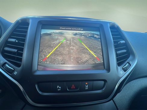 Used 2021 Jeep Cherokee Trailhawk w/ Premium Leather Package image 21