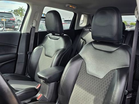 Used 2020 Jeep Compass Latitude FWD image 16