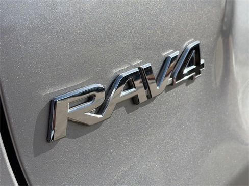 Used 2025 Toyota RAV4 XLE image 13