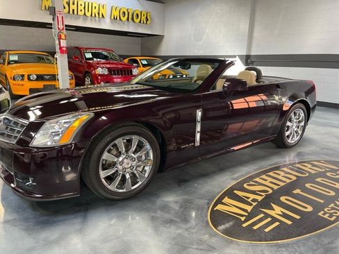 Used 2009 Cadillac XLR image 4